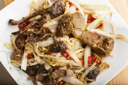 野蘑菇炒肉