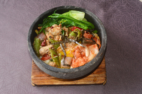 韓式生腸石鍋飯