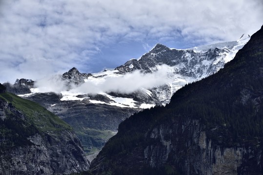 山外雪山