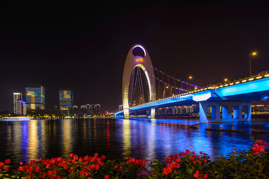 華燈璀璨廣州獵德橋