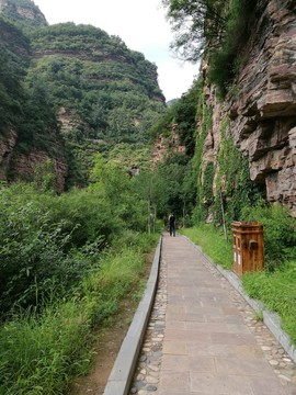 山間小路