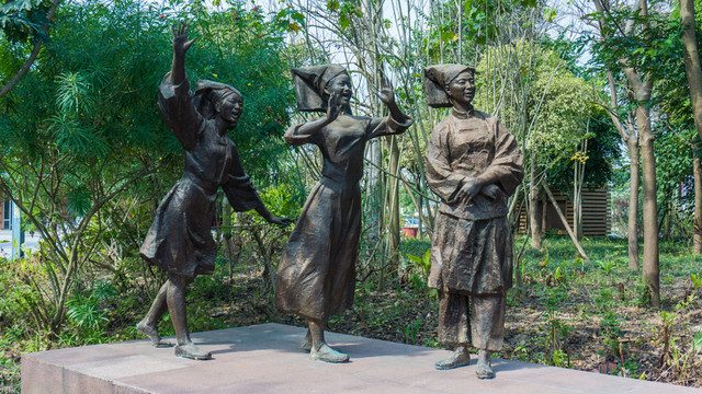 少數(shù)民族對(duì)歌三月三民歌節(jié)雕塑像