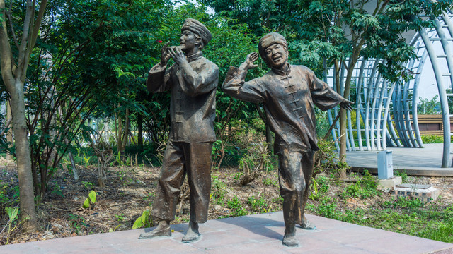 少數(shù)民族對(duì)歌三月三民歌節(jié)雕塑像