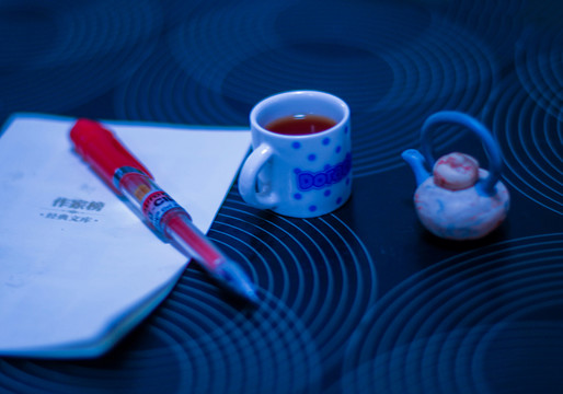 寫(xiě)作 案頭 紅茶