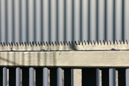 鐵門與穗