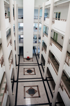 教學(xué)樓內(nèi)景 中庭 中航大