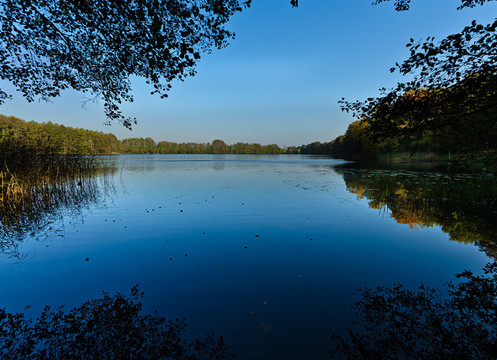 秋季湖地