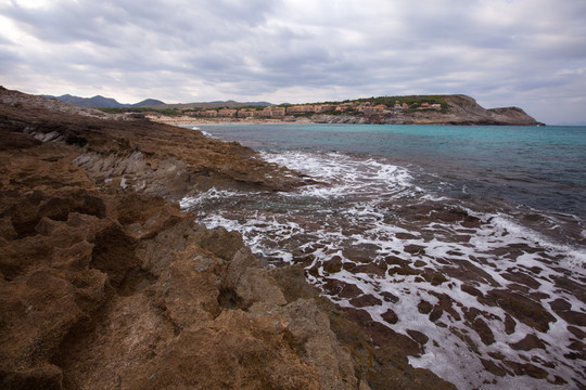 俯瞰cala mesquida海灣（馬略卡島，西班牙）