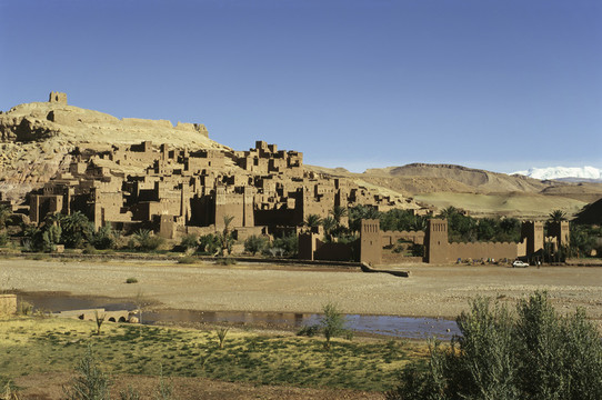 河谷assif mellah與視圖的ait benhaddou