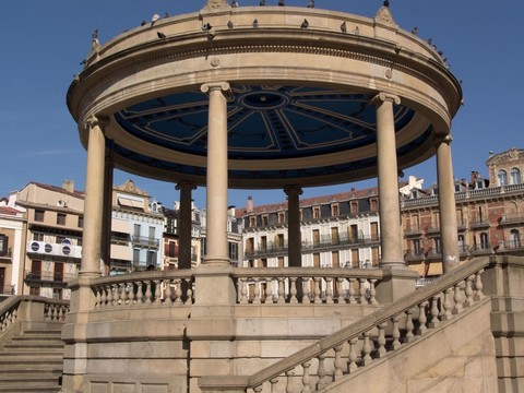 亭子 -  placa del castillo