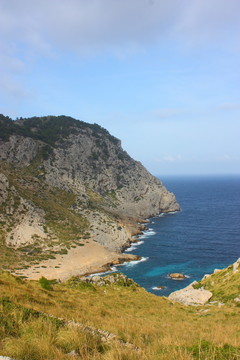 多巖石的海岸