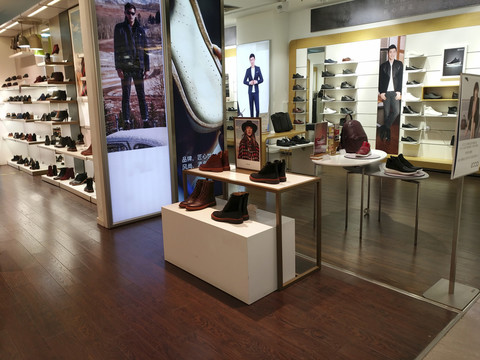 男鞋展柜