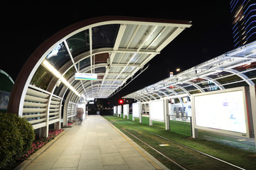 廣州有軌電車站臺(tái)