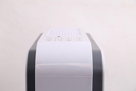 白色空氣凈化器
