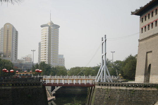 西安古鎮(zhèn)，吊橋和城墻