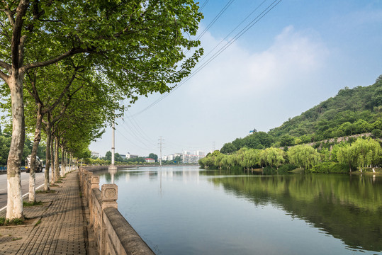 獅子山下護(hù)城河