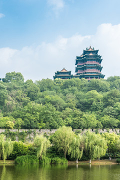 獅子山下護(hù)城河