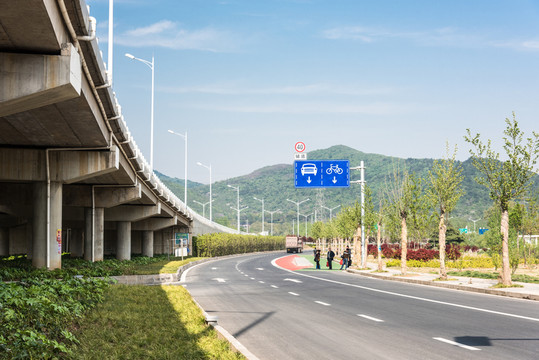 高架橋下