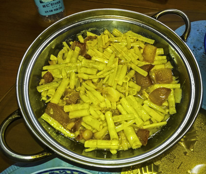 小竹筍燉臘肉