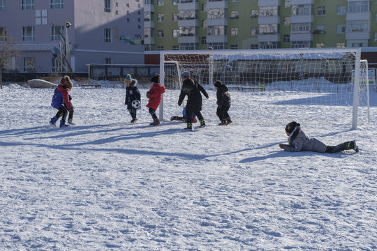 小学生冬季足球课