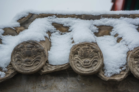瓦當落雪
