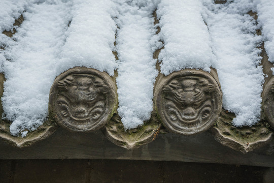 瓦當落雪