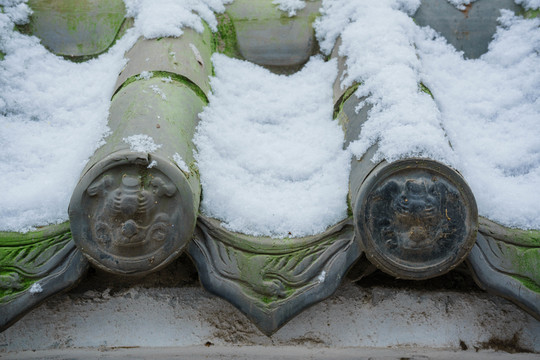 瓦當落雪