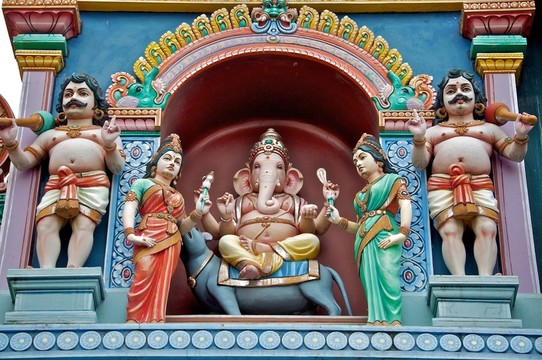 在sri vadapathira kaliamman寺廟外面
