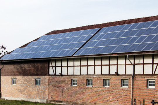 屋頂與太陽能電池板