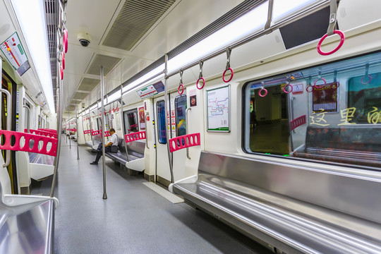 地鐵車廂內(nèi)景