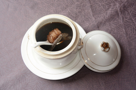 巴戟杜仲燉牛鞭湯