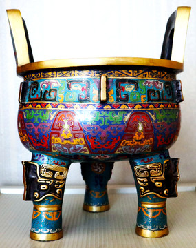三足寶鼎