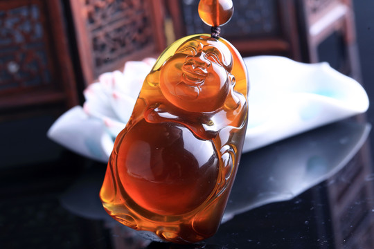 血珀彌勒佛