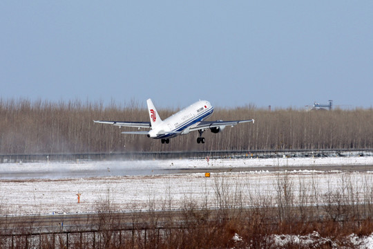 飛機起飛 冰雪 中國國際航空