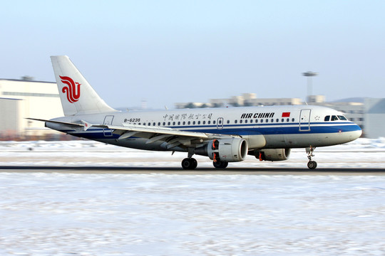 大雪 飛機(jī) 降落 中國(guó)國(guó)際航空