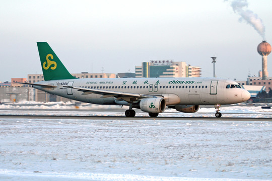 雪地 飛機(jī)起飛 春秋航空