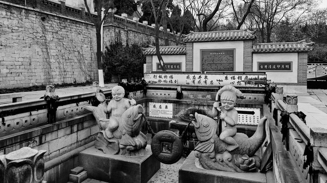 大明湖畔 感應(yīng)井泉