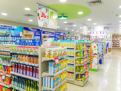 童裝店 母嬰專賣店 童裝 櫥窗