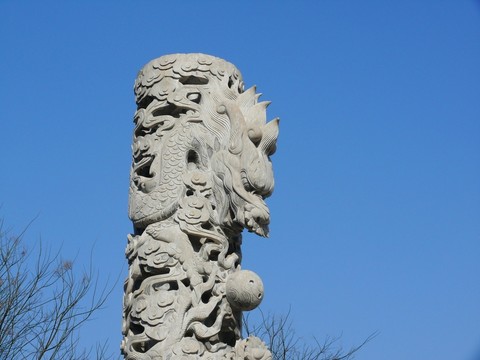 龍圖案石雕