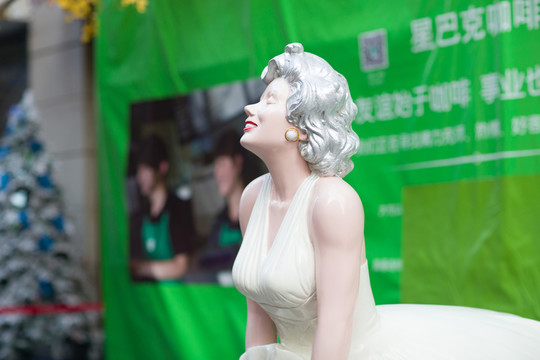 美女雕像