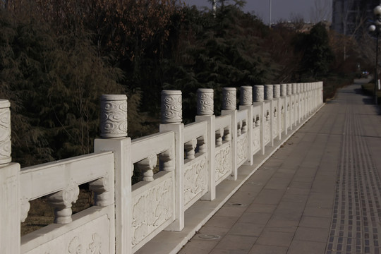 漢白玉護(hù)欄