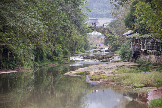 山澗溪流