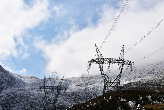 雪山 高壓鐵塔