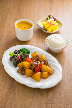 牛腩飯