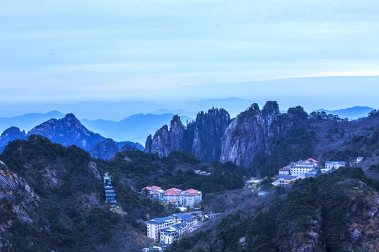清晨寧靜的黃山