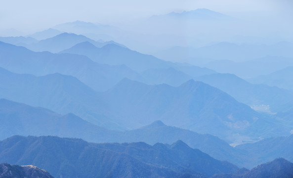 重巒疊嶂