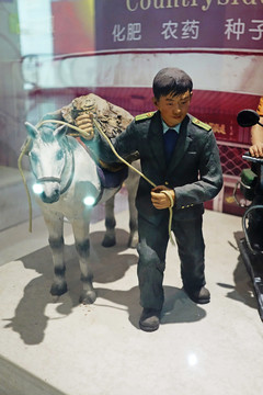 各個時期郵電局投遞員蠟像