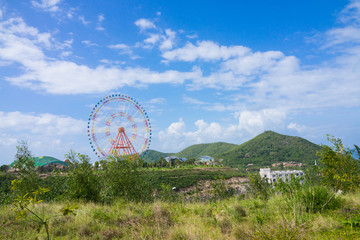 山頂?shù)哪μ燧?摩天輪