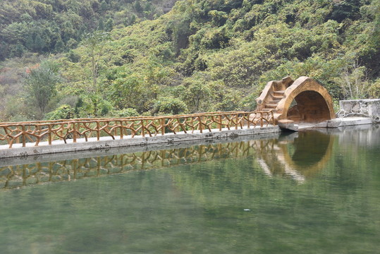 拱橋 綠水