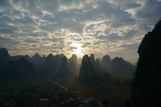 群山早霞